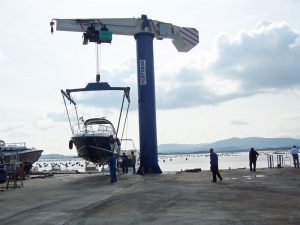 gru nautica a bandiera Venturini Service srl