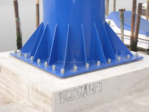 particolare basamento gru nautica Venturini Service srl